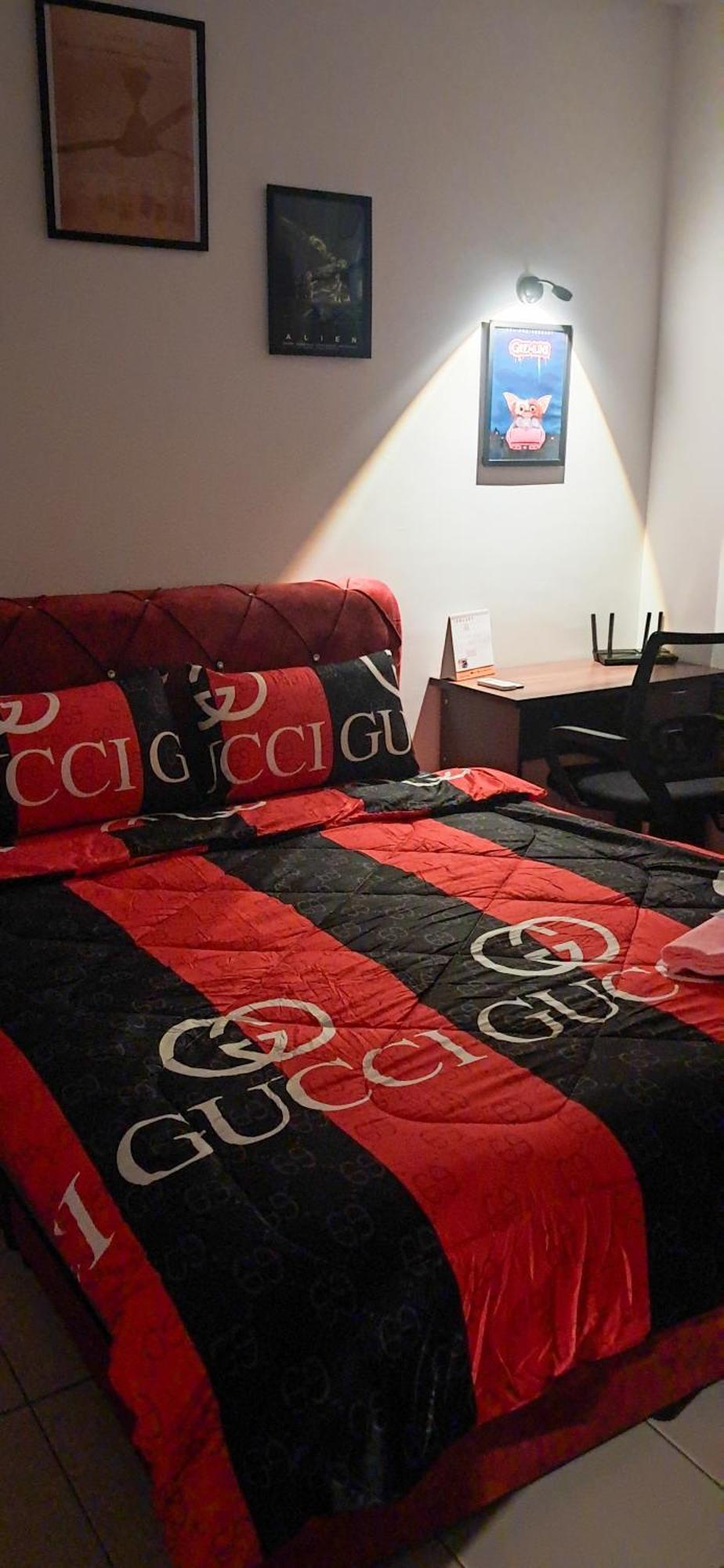 The Red Room Alanis Residence Sepang Bagian luar foto