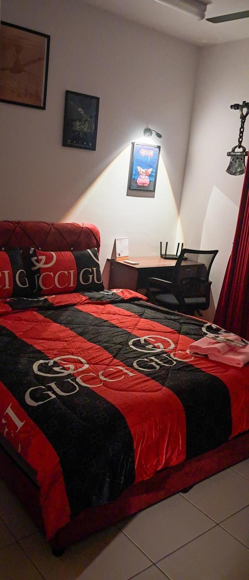 The Red Room Alanis Residence Sepang Bagian luar foto