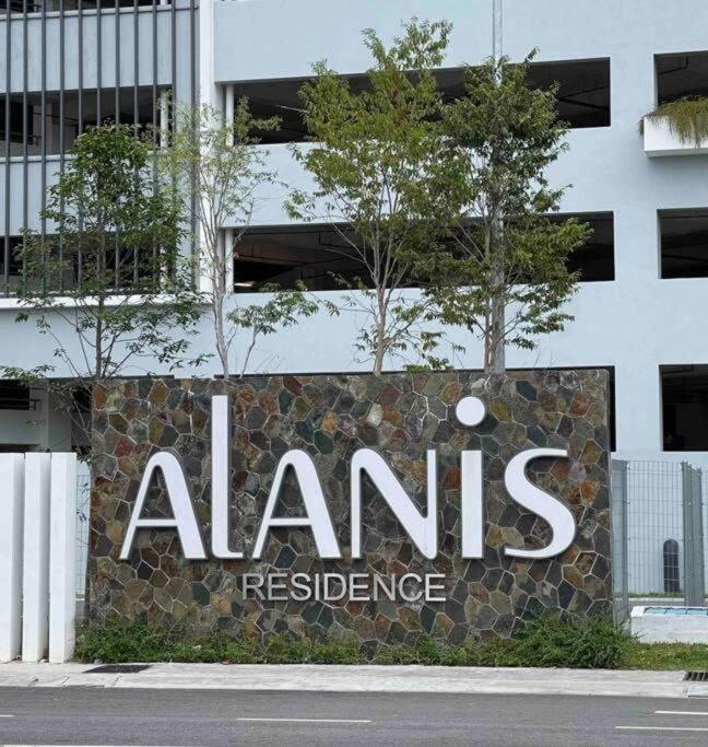 The Red Room Alanis Residence Sepang Bagian luar foto