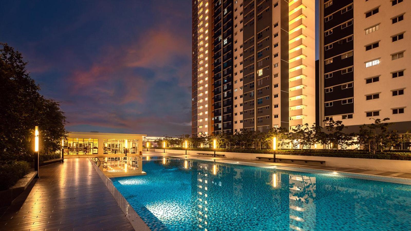 The Red Room Alanis Residence Sepang Bagian luar foto