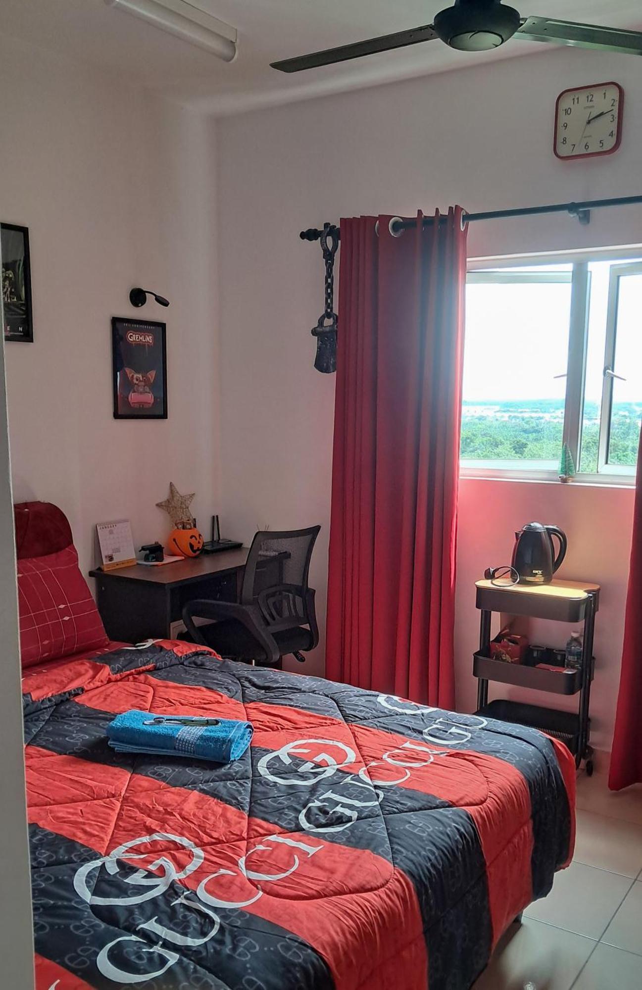 The Red Room Alanis Residence Sepang Bagian luar foto