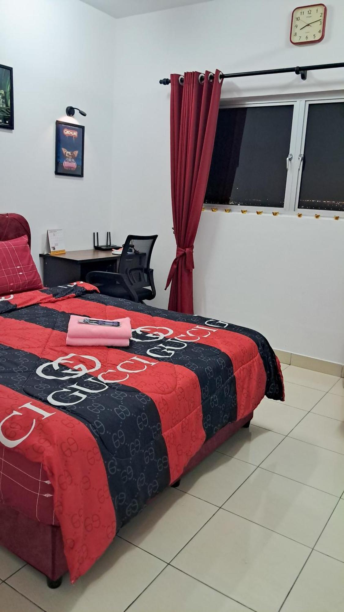 The Red Room Alanis Residence Sepang Bagian luar foto